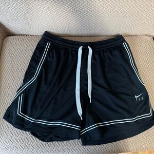 Nike Women’s Fly Crossover Basketball Shorts